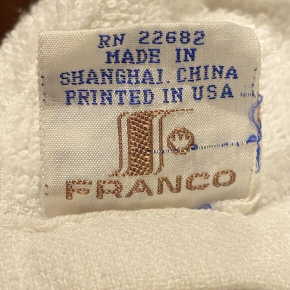 Walt Disney Mickey Beach Towel Vintage Skateboard Shredded Cement 30 In X 54 In - Picture 4 of 5